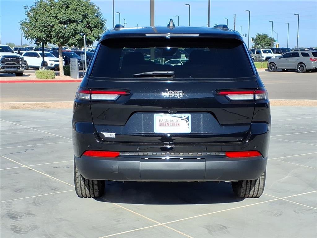New 2025 Diamond Black Crystal Pearl-Coat Exterior Paint Jeep Altitude X image 5