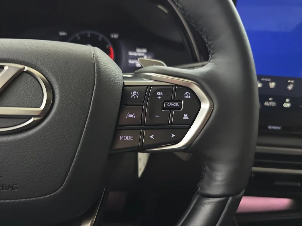 New 2026 Eminent White Pearl Lexus PREMIUM PLUS image 18