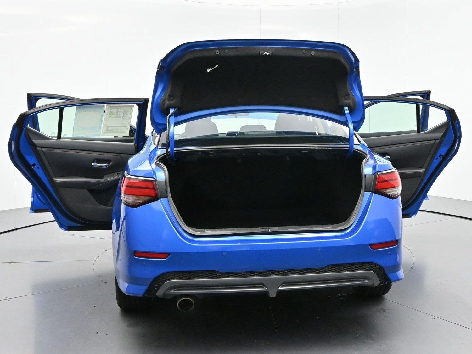 Used 2023 Electric Blue Metallic/Super Black Nissan SR image 34