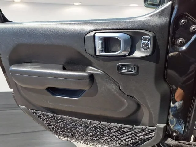 Used 2024  Jeep Rubicon image 15