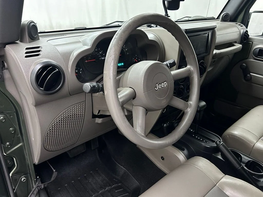 Used 2009 Green Jeep X image 20