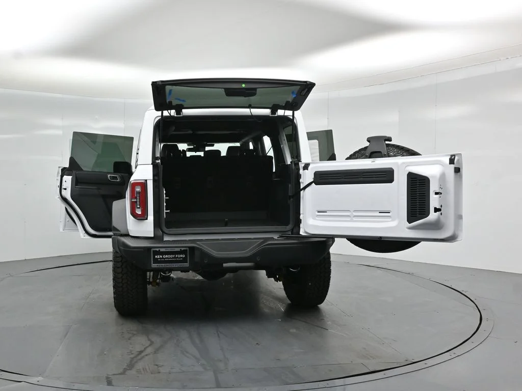 New 2026 Oxford White Ford Badlands image 31