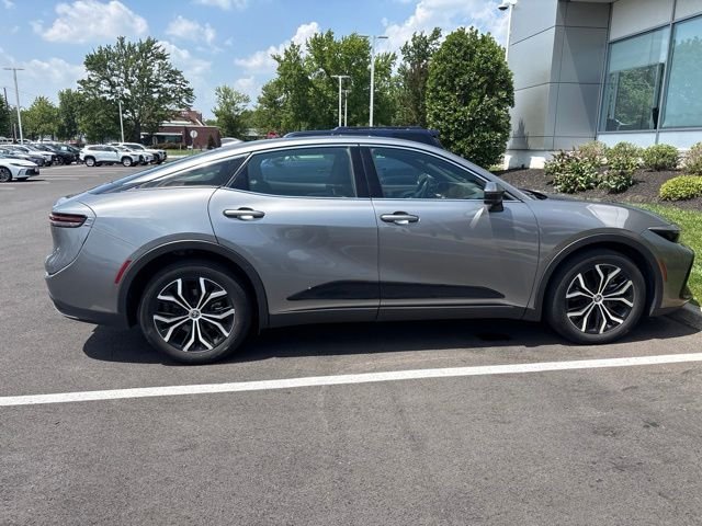 Used 2023  Toyota XLE image 8