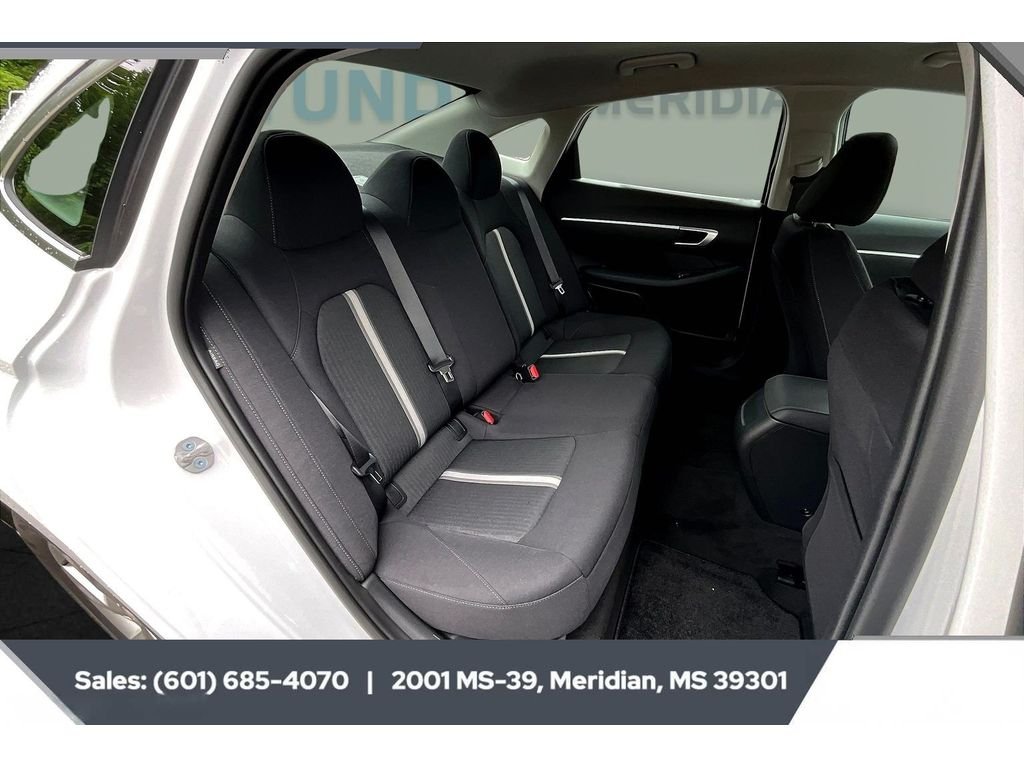 Used 2025 Serenity White Hyundai SE image 8