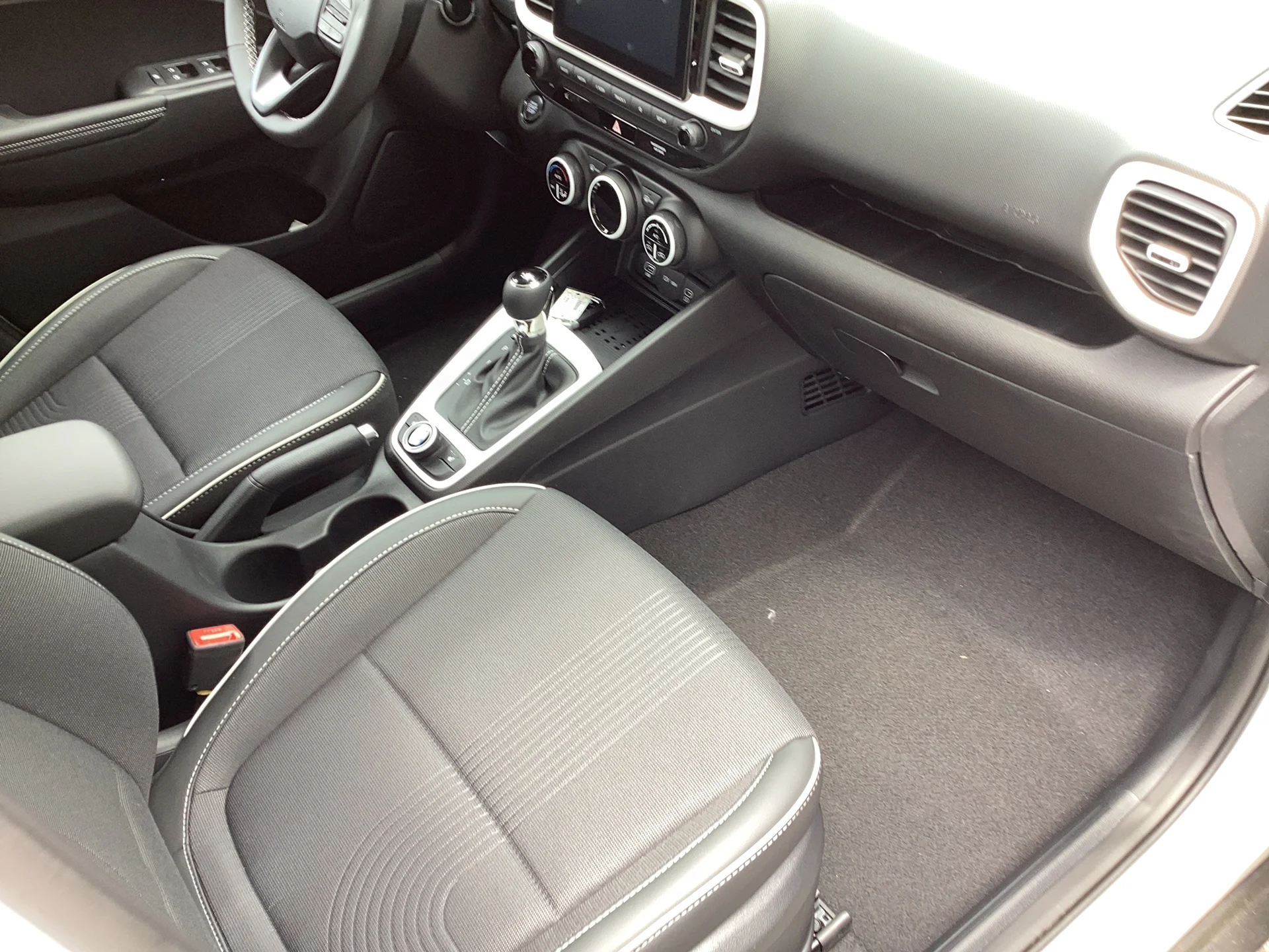 New 2026 Lunar White/Black Roof Hyundai SEL w/Two-Tone Roof image 11