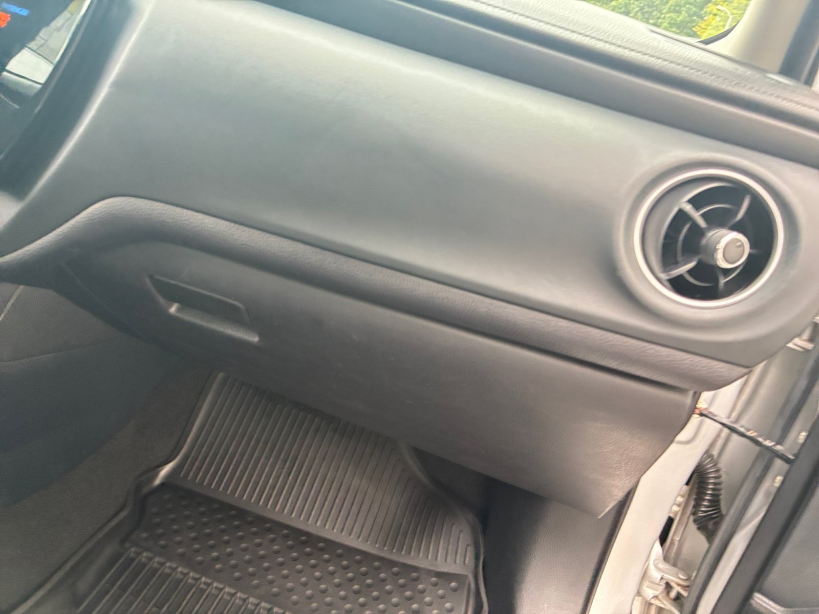 Used 2018 Classic Silver Metallic Toyota LE image 30