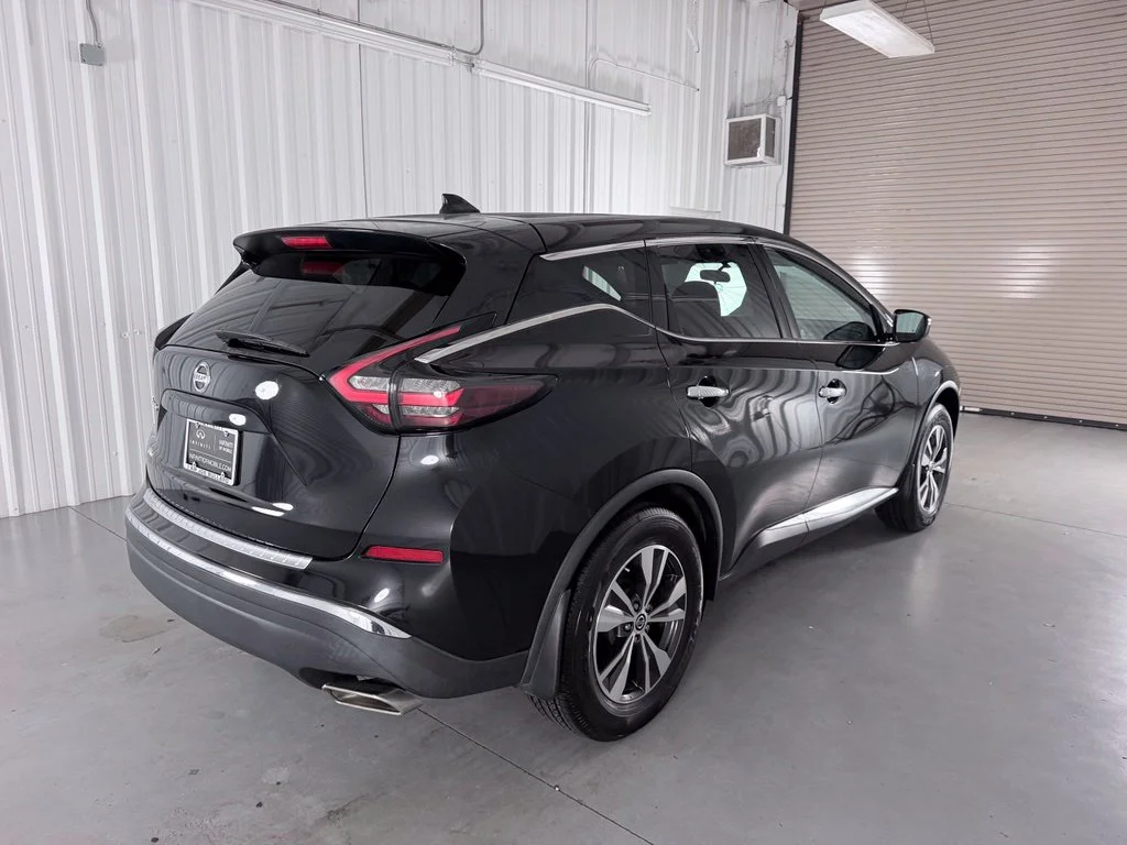 Used 2019 Black Nissan S image 5