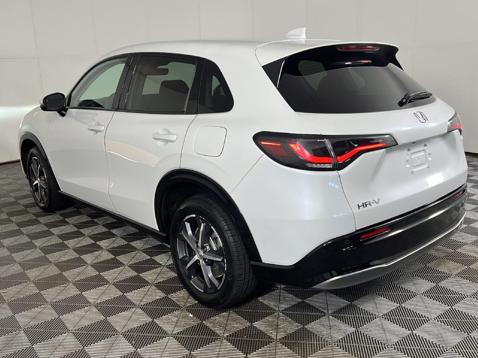 Used 2023 Platinum White Pearl Honda EX-L image 18