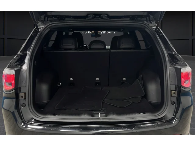 Used 2025 Diamond Black Jeep Latitude image 25