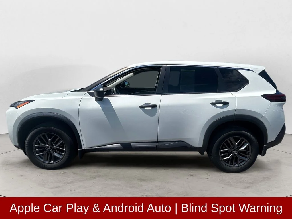 Used 2021 Glacier White Nissan S image 2