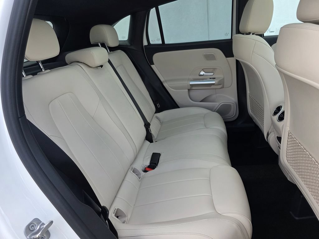 New 2026 Polar White Mercedes-Benz GLA 250 image 46