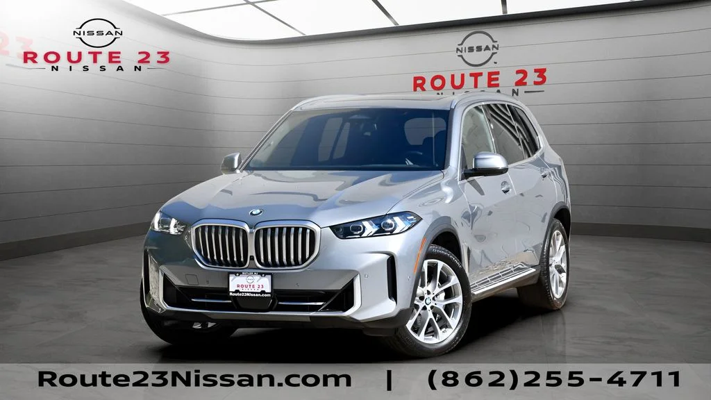 Used 2025 Gray BMW xDrive40i image 1