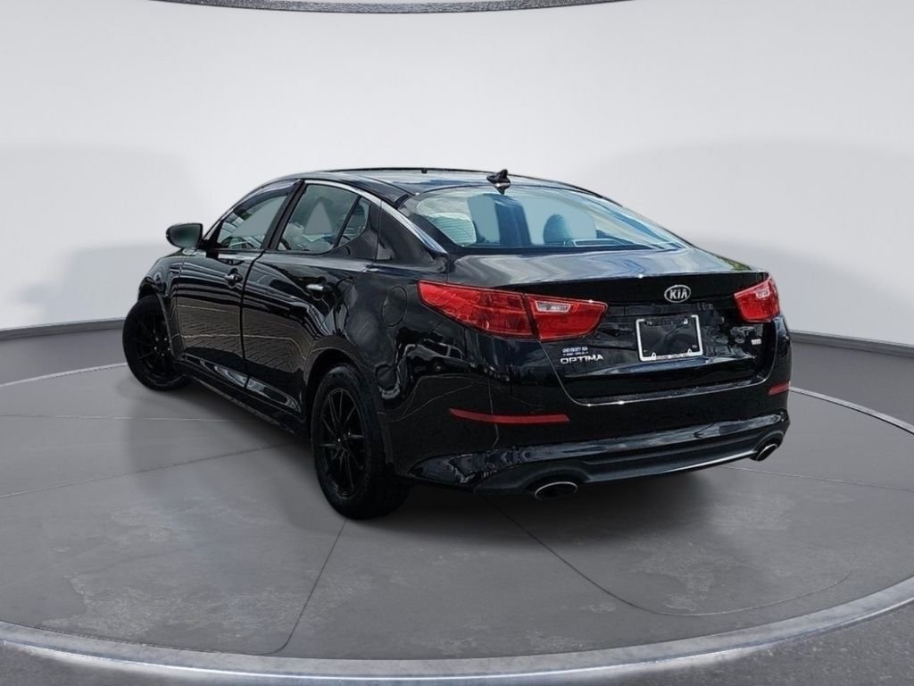 Used 2015 Black Kia LX image 5