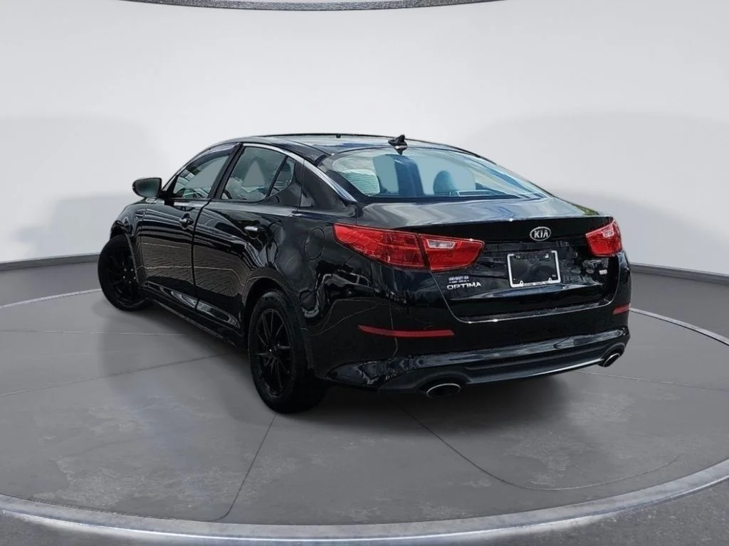 Used 2015 Black Kia LX image 5