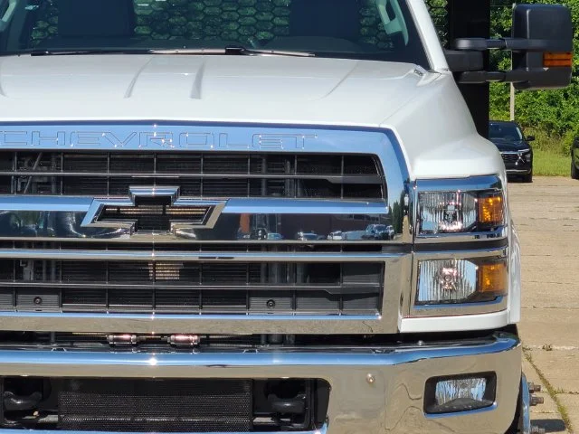 Used 2024 White Chevrolet 1WT image 12