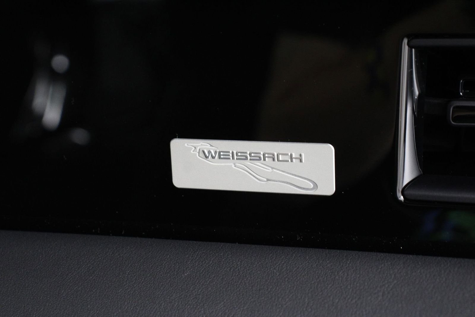 2025 Porsche Taycan Turbo GT with Weissach Package - Photo 17