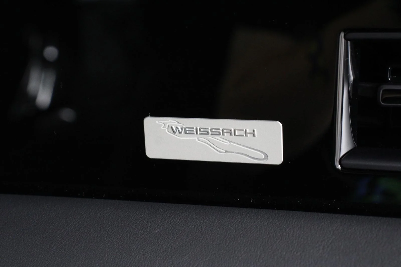 2025 Porsche Taycan Turbo GT with Weissach Package - Photo 17