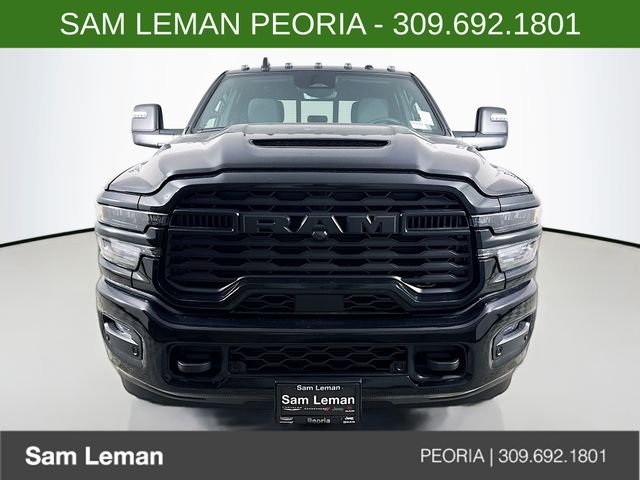 New 2026 Diamond Black Crystal Pearl-Coat Exterior Paint RAM Tradesman image 2