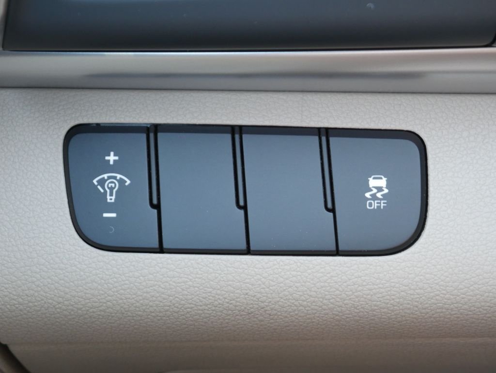 Used 2019 Red Hyundai SE image 30