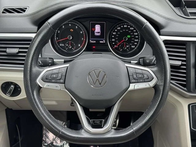 Used 2021 White Volkswagen 3.6L V6 SE w/Technology R-Line image 17