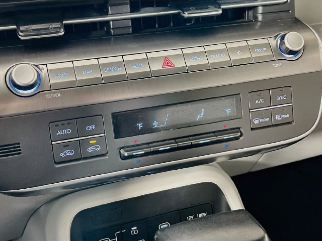 2025 Hyundai Kona SEL - Photo 16