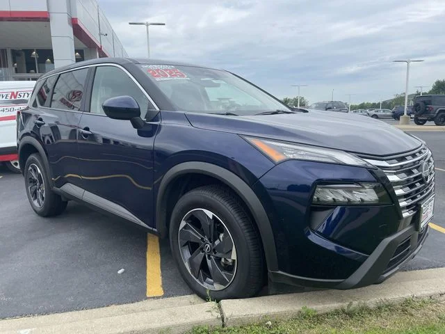 2025 Nissan Rogue SV - Photo 10