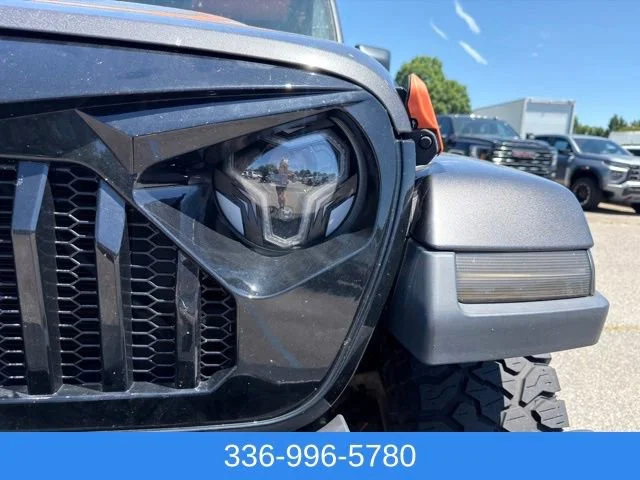 Used 2018 Gray Jeep Sahara 4x4 image 9