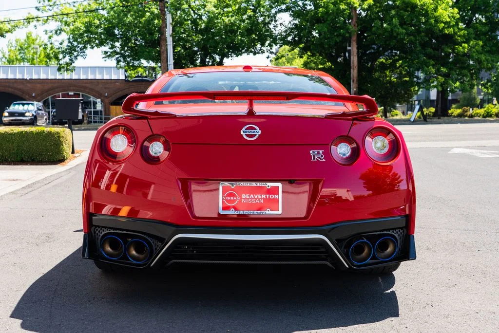 Used 2020 Red Nissan Premium image 5