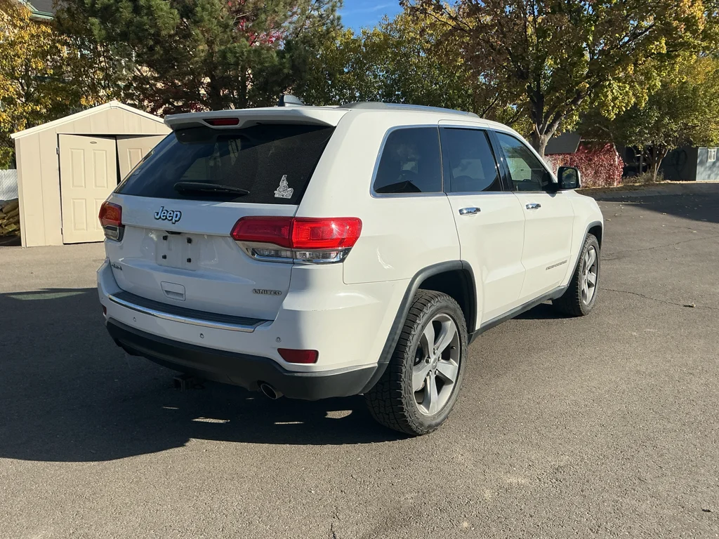 Used 2014 Bright White Clearcoat Jeep Limited image 2
