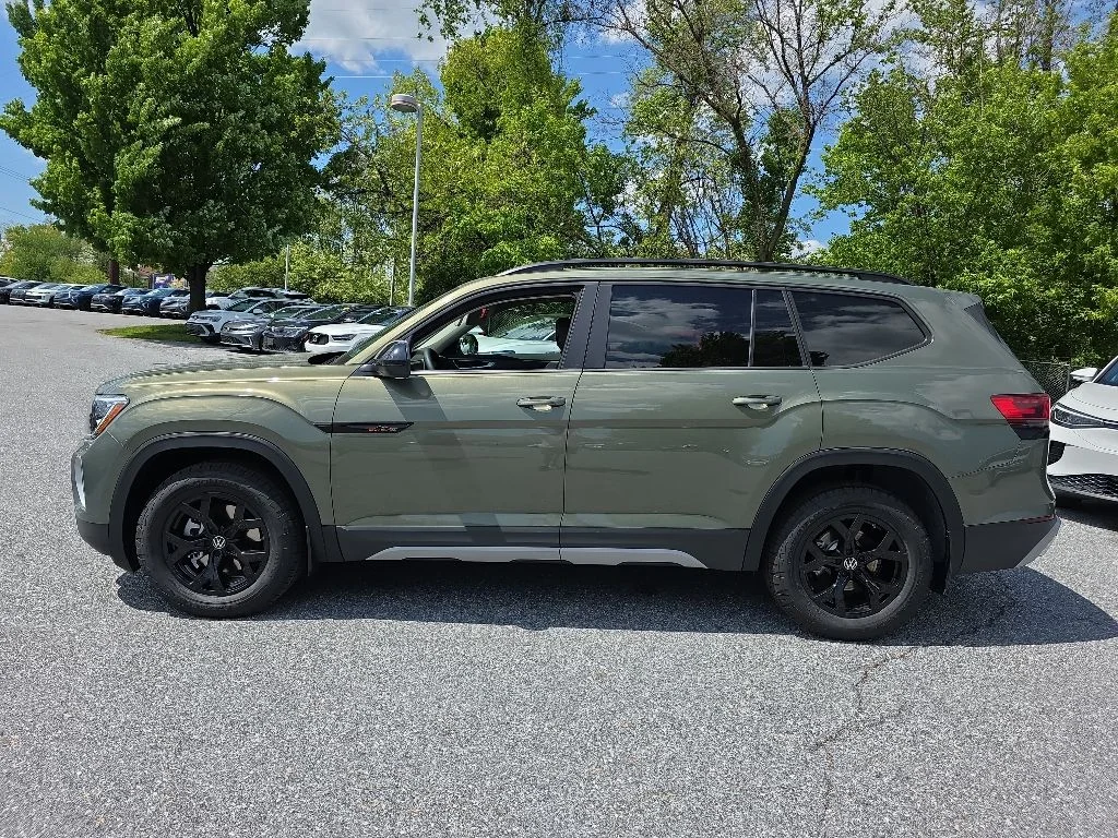 New 2026 Avocado Green Pearl Volkswagen 2.0T Peak Edition image 8