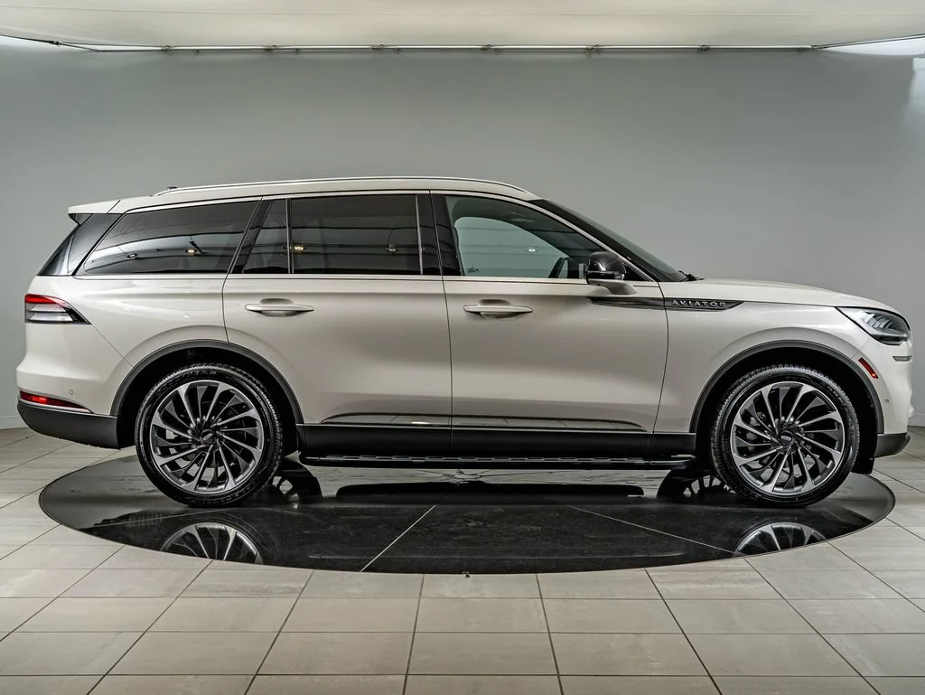 Used 2024 Ceramic Pearl Metallic Tri-Coat Lincoln Reserve image 4