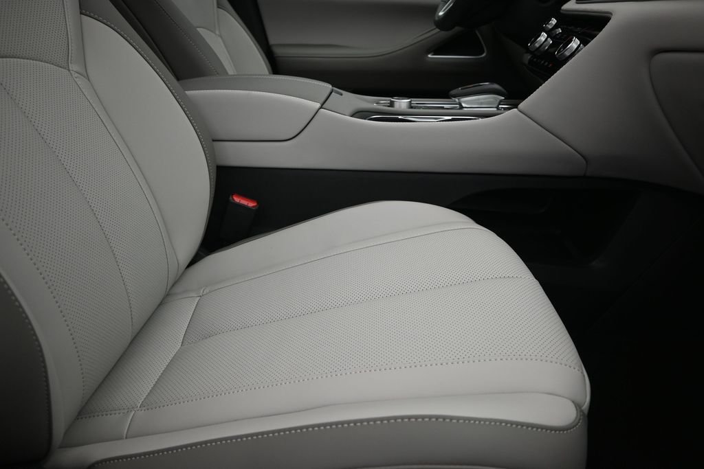 New 2027 RADIANT WHITE INFINITI Luxe FWD image 26