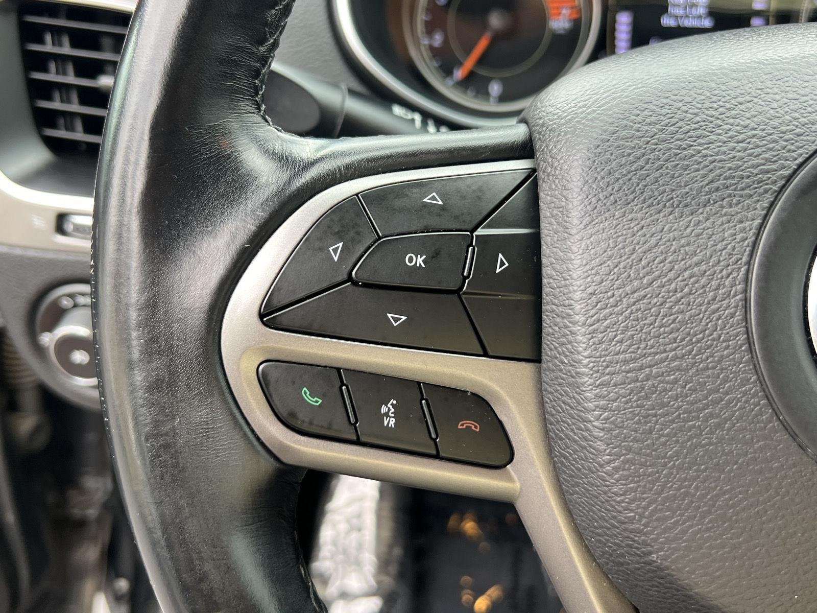 Used 2019 Diamond Black Crystal Pearlcoat Jeep Latitude Plus image 32