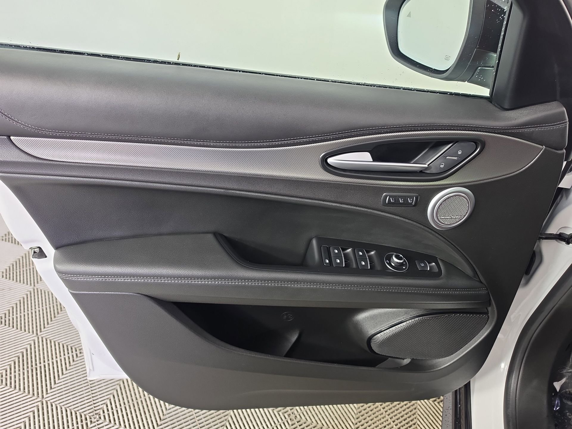 Used 2024 White Alfa Romeo Veloce image 17