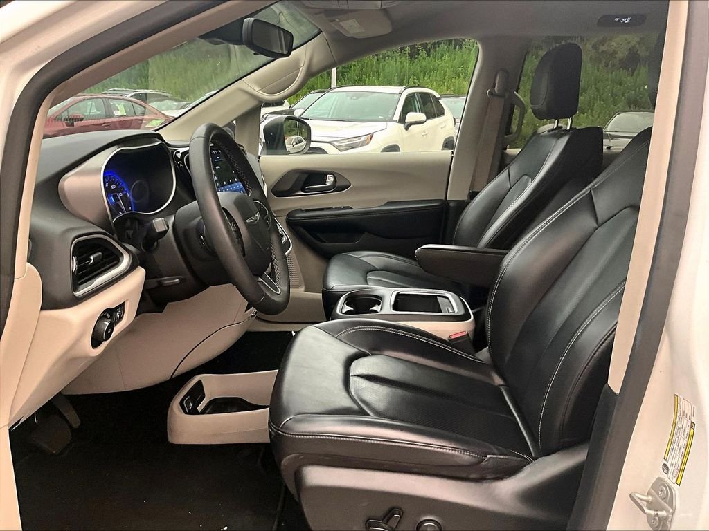 Used 2023 White Chrysler Touring L image 4