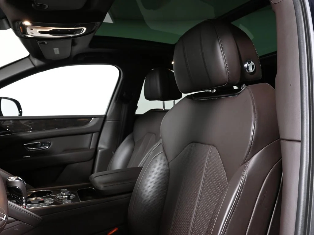 Used 2022 Blue Bentley S image 15