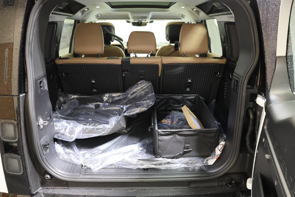 New 2026 Fuji White LAND ROVER S image 48