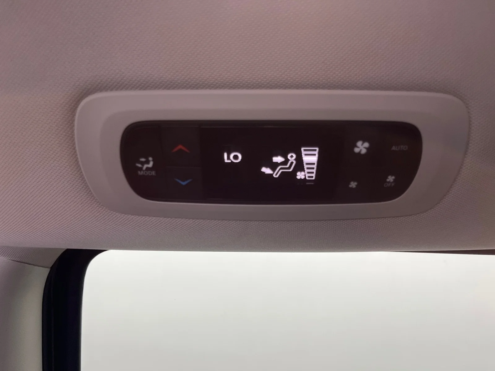 Used 2024 Brilliant Black Crystal Pearlcoat Chrysler Hybrid Select image 46