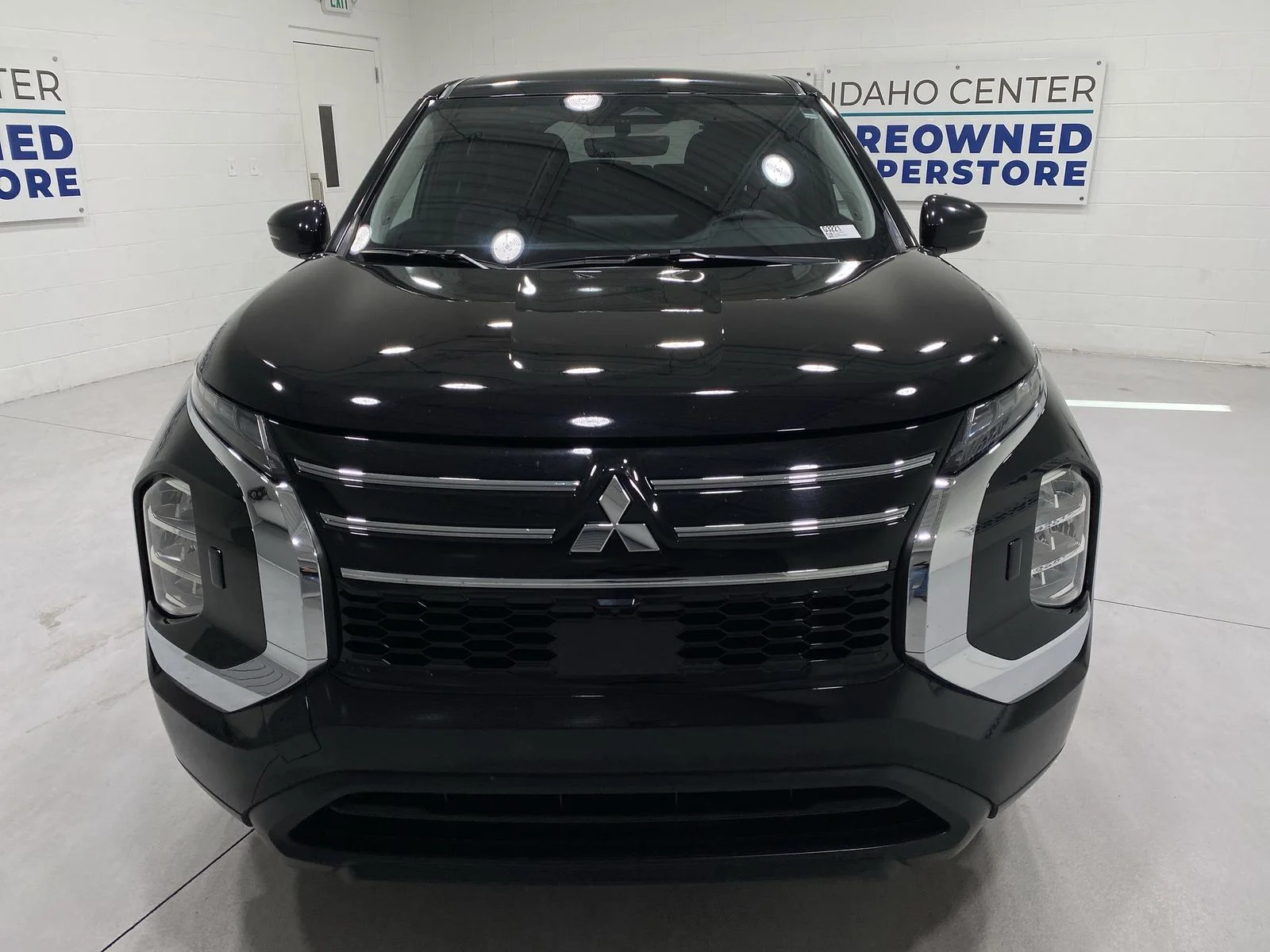 Used 2025 Black Mitsubishi ES image 3