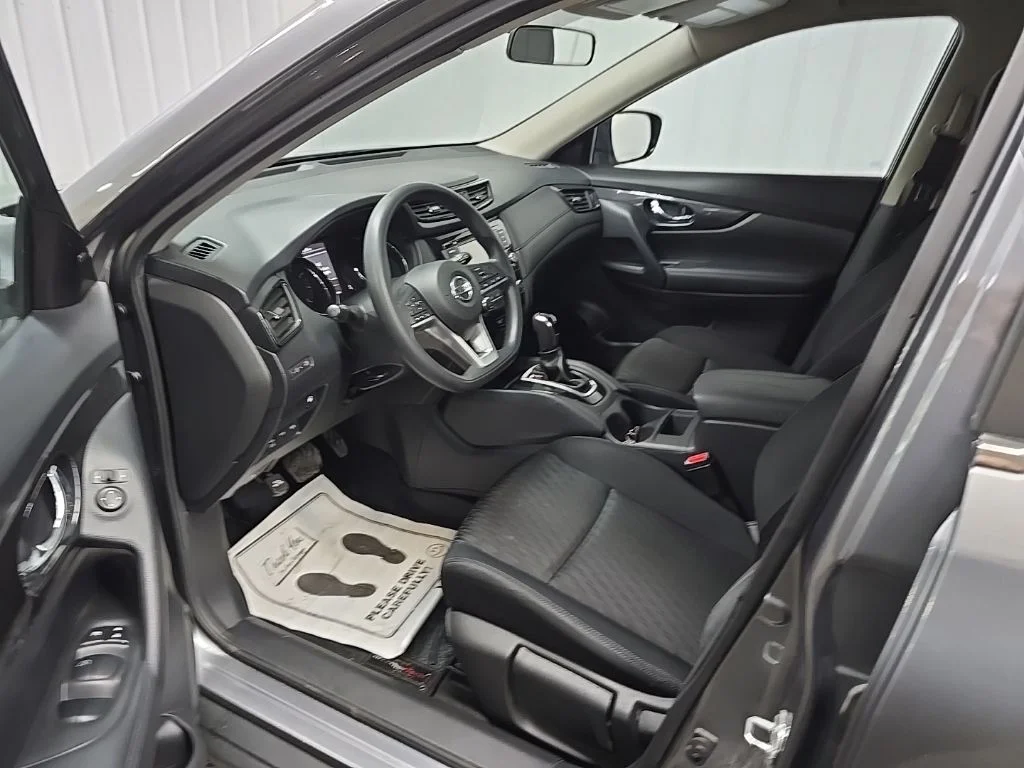 Used 2018 Gray Nissan S image 28