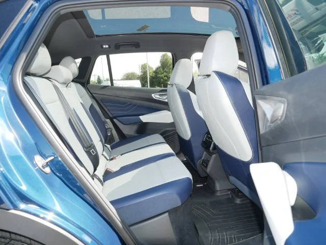 Certified Used 2023 Blue Volkswagen Pro S image 19