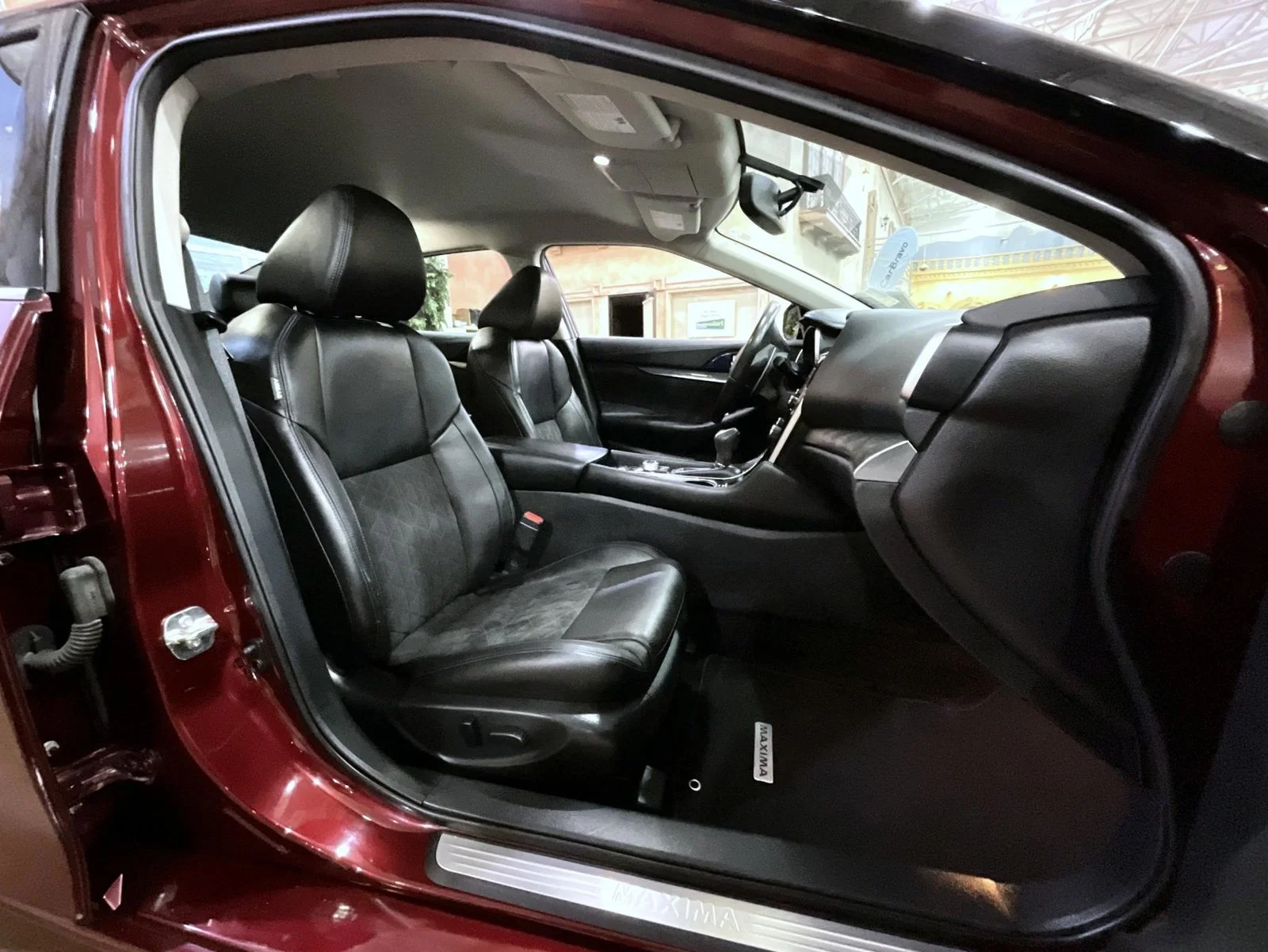 Certified Used 2016 Red Nissan SR image 15