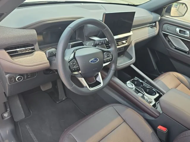2026 Ford Explorer Platinum - Photo 16