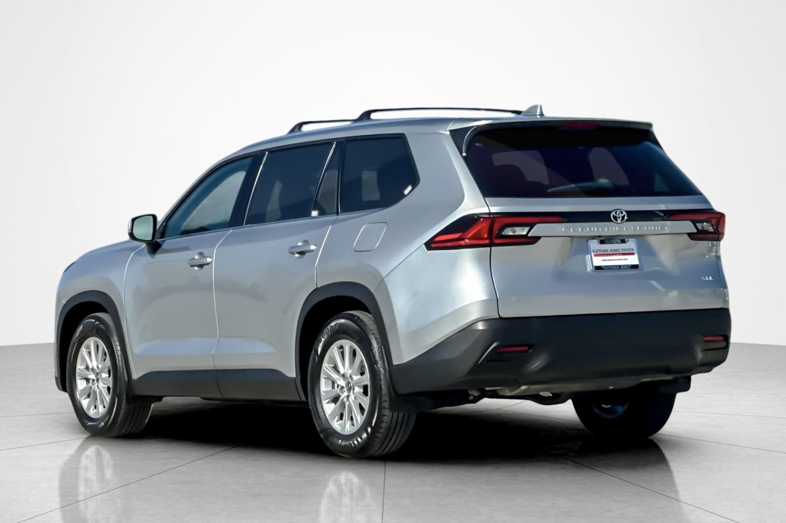 Used 2026 CELESTIAL SILVER MET Toyota XLE image 3