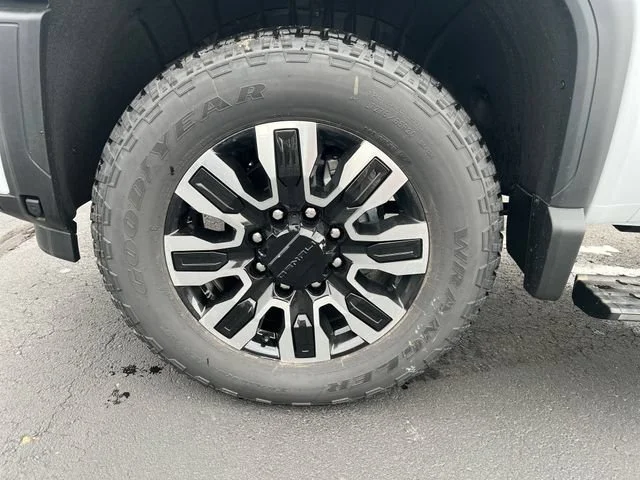 New 2026 Glacier White Tricoat GMC Denali Ultimate image 30