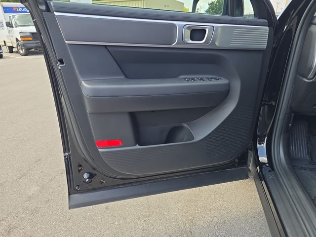 Used 2025 Black Hyundai SE image 12