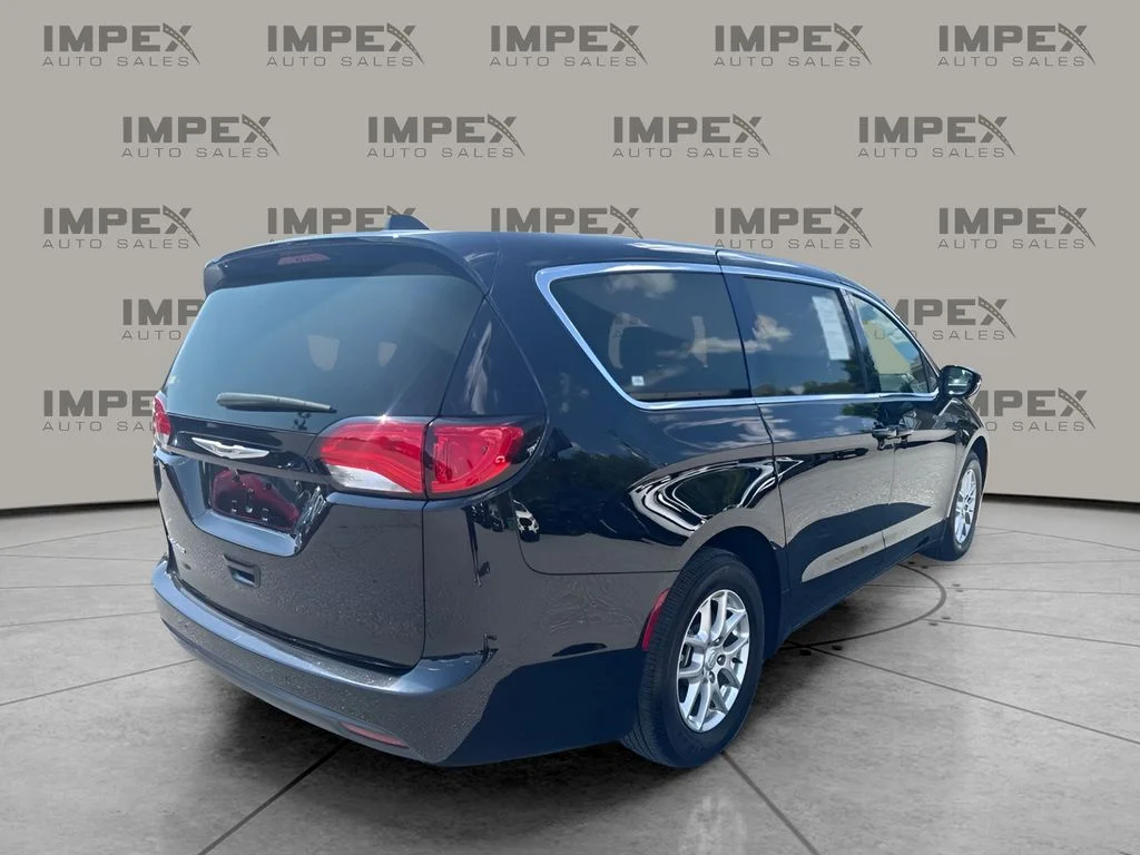Used 2025 Black Chrysler LX image 3