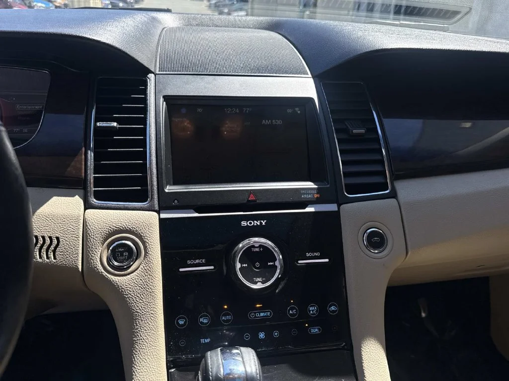 Used 2018 White Ford Limited image 19