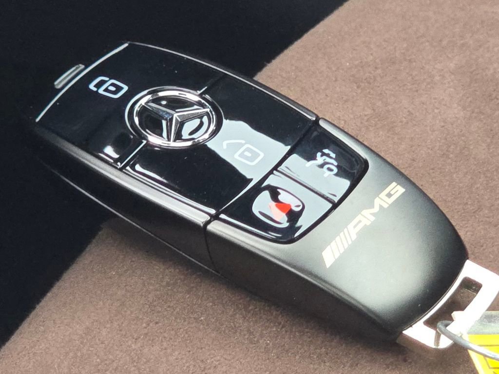 New 2026 MANUFAKTUR Alpine Grey Mercedes-Benz GLA 35 AMG® image 74