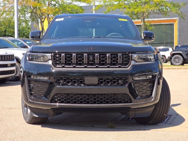 New 2027 High-Gloss Black Paint Jeep Limited Reserve image 3